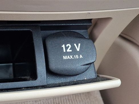 Used 2016 Mercedes-Benz E 350 4MATIC Sedan image 11
