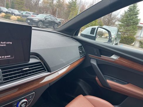 Used 2024 Audi Q5 e Premium Plus w/ Premium Plus Package image 51