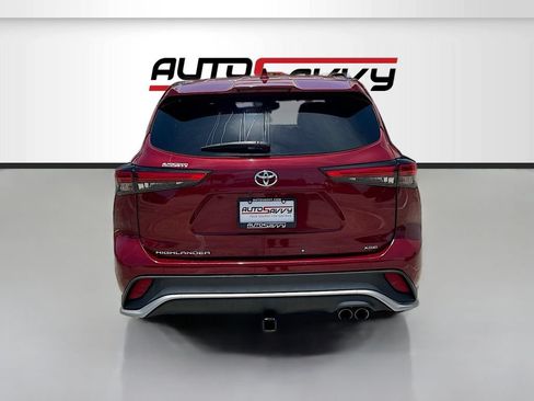 Used 2022 Toyota Highlander XSE FWD image 6
