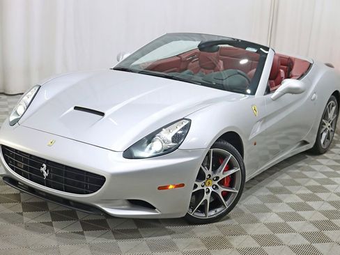 Used 2010 Ferrari California RWD image 7