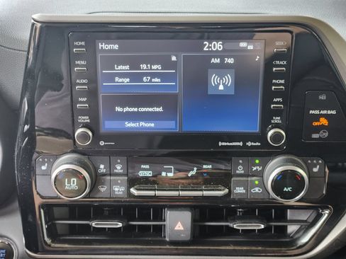 Used 2022 Toyota Highlander XLE FWD image 16
