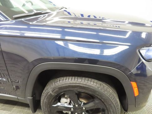 Used 2025 Jeep Grand Cherokee Limited w/ Luxury Tech Group II AWD/4WD image 32