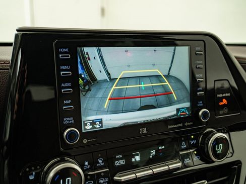 Used 2021 Toyota Highlander Limited image 33