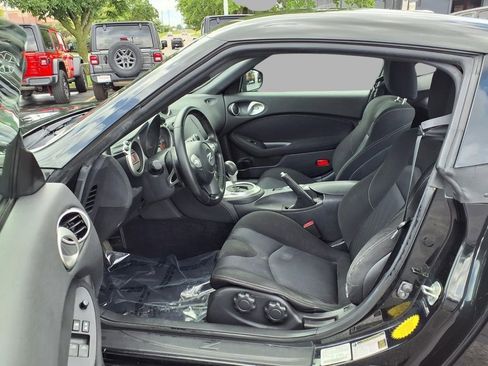 Used 2011 Nissan 370Z Coupe RWD image 22