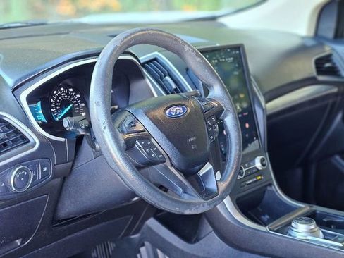 Used 2021 Ford Edge SE image 12