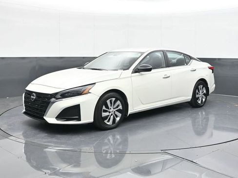 Used 2024 Nissan Altima 2.5 S image 5