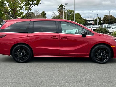 Used 2025 Honda Odyssey Sport-L image 3