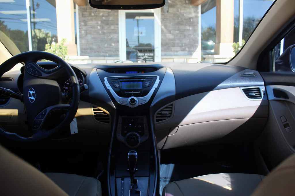 Used 2013 Hyundai Elantra Limited FWD image 25