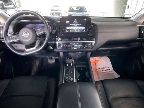 Used 2022 Nissan Pathfinder Platinum AWD/4WD image 6