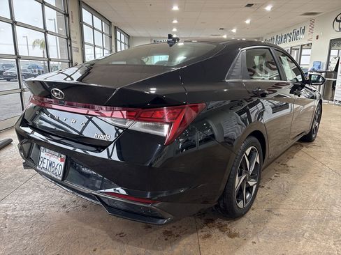 Used 2023 Hyundai Elantra Limited image 2