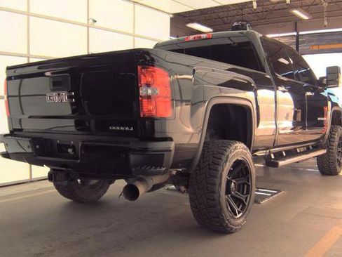 Used 2017 GMC Sierra 2500 Denali w/ Duramax Plus Package image 3