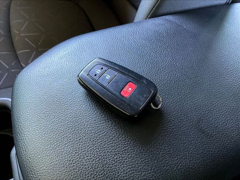 Used 2023 Toyota RAV4 AWD Hybrid image 33