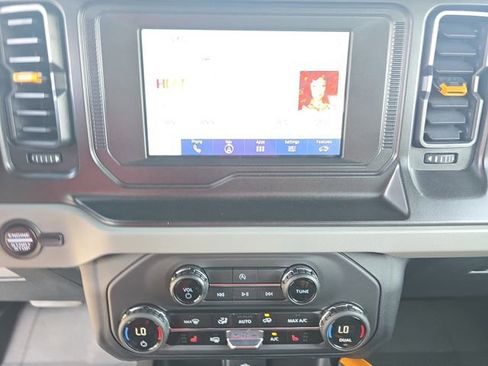 Used 2023 Ford Bronco Badlands image 22