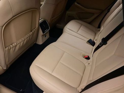 Certified 2025 Porsche Macan AWD/4WD image 15