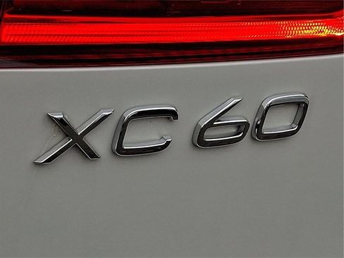 Certified 2025 Volvo XC60 B5 Plus image 29