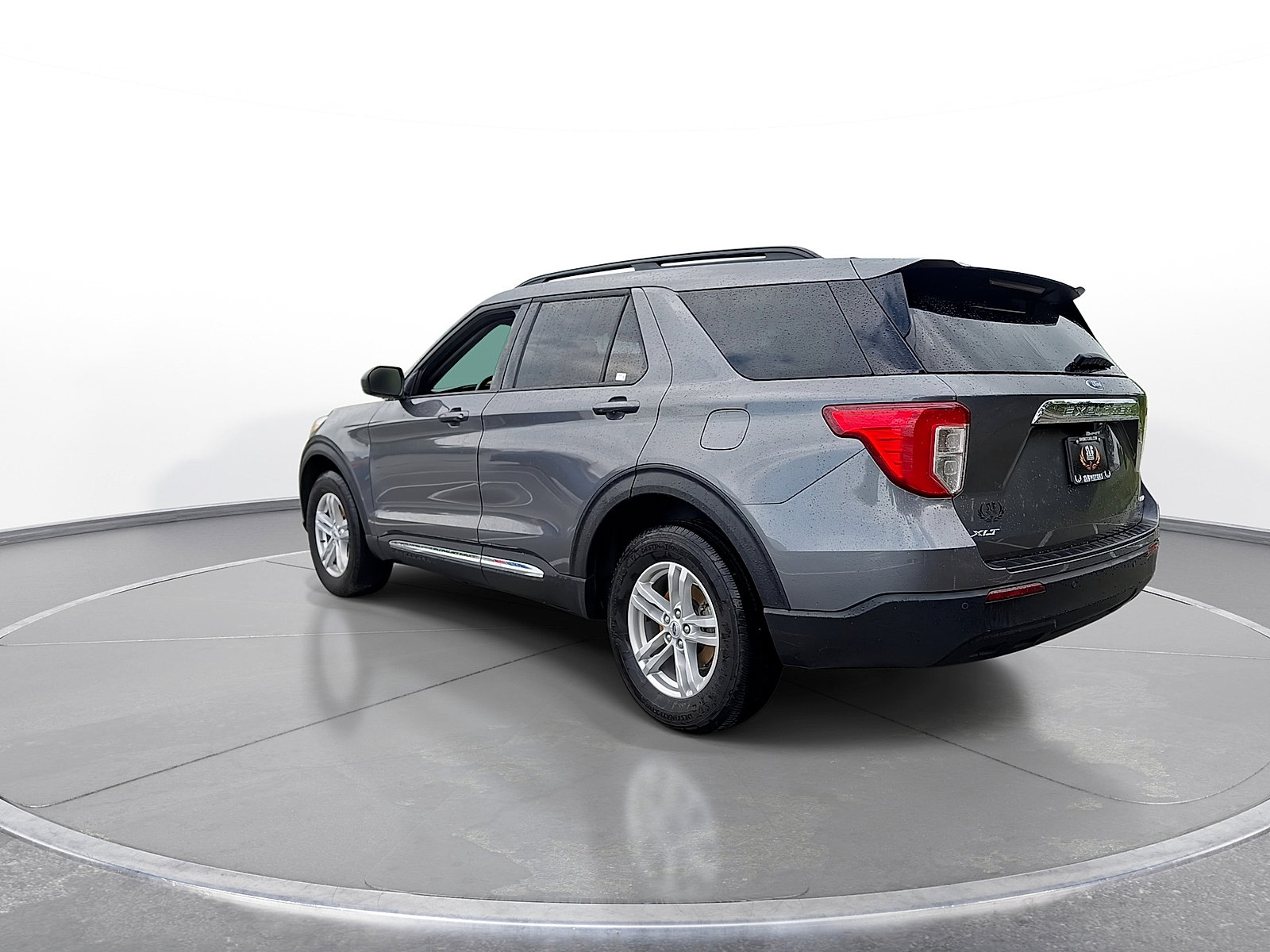 Used 2023 Ford Explorer XLT AWD/4WD image 6