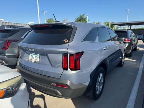 Used 2022 Kia Sorento LX FWD image 4