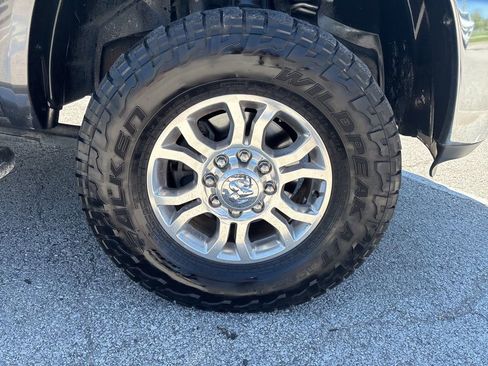 Used 2018 RAM 2500 Laramie image 32