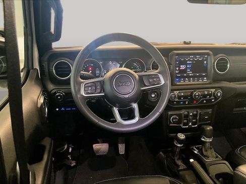 Used 2023 Jeep Wrangler Unlimited Sahara AWD/4WD image 16