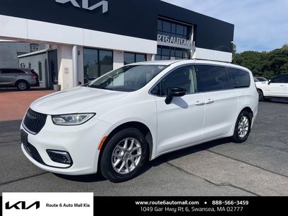 Used 2024 Chrysler Pacifica Touring-L