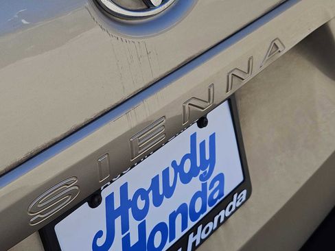 Used 2011 Toyota Sienna XLE image 12