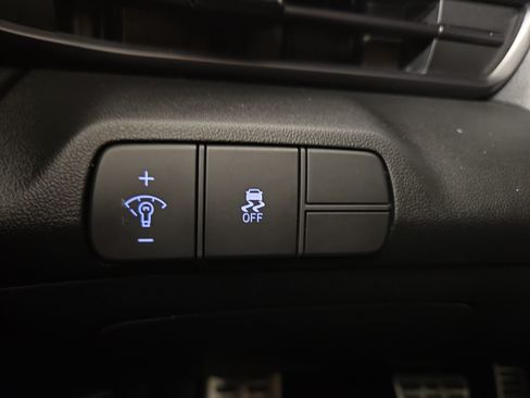 Used 2025 Hyundai Elantra Sport FWD image 24