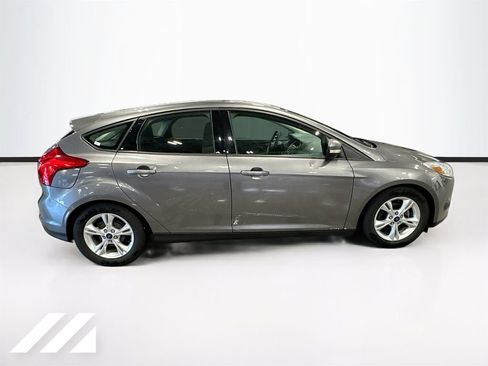 Used 2014 Ford Focus SE FWD image 4