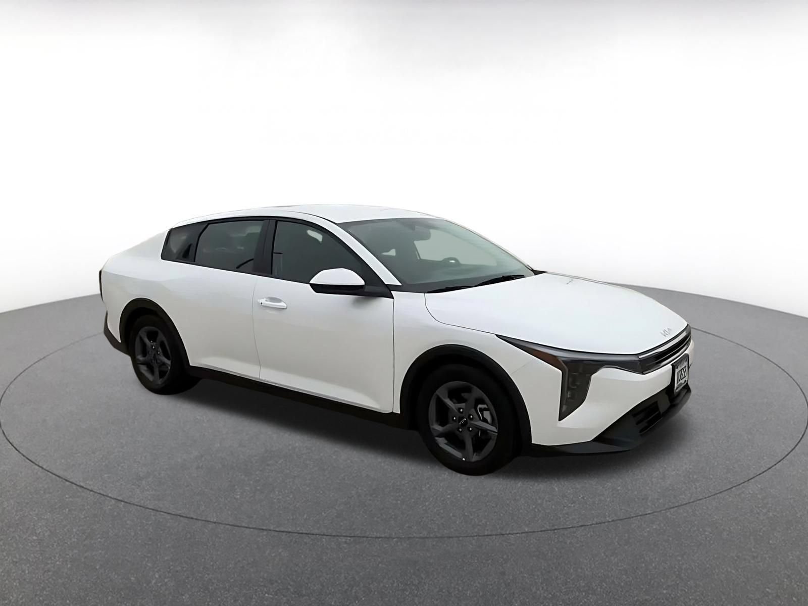 Used 2025 Kia K4 FWD image 2