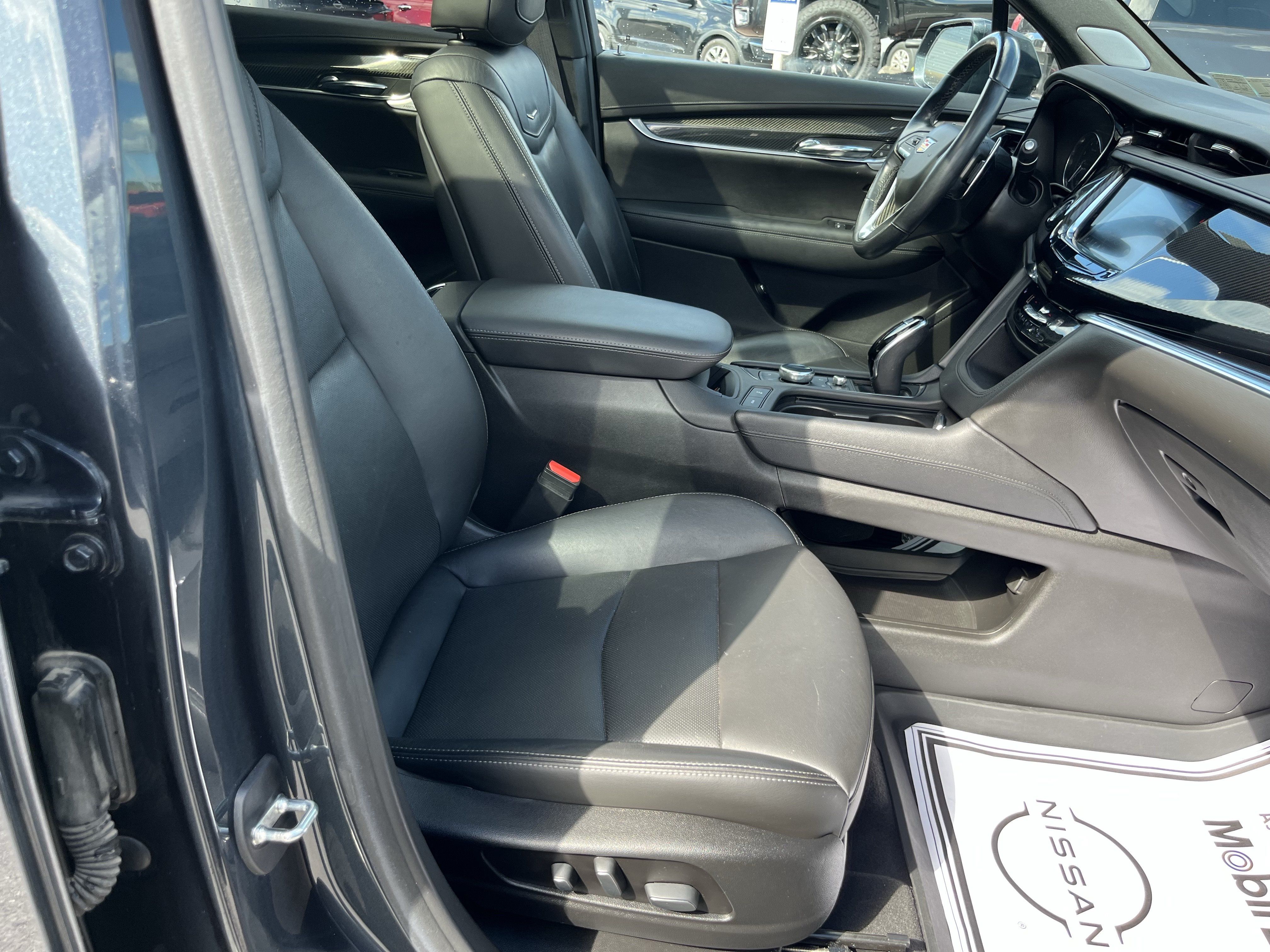 Used 2020 Cadillac XT6 Sport w/ LPO, Floor Liner Package AWD/4WD image 3