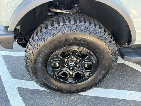 Used 2023 Ford Bronco Wildtrak AWD/4WD image 32