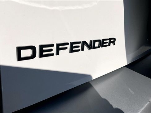 Used 2024 Land Rover Defender 130 S image 8