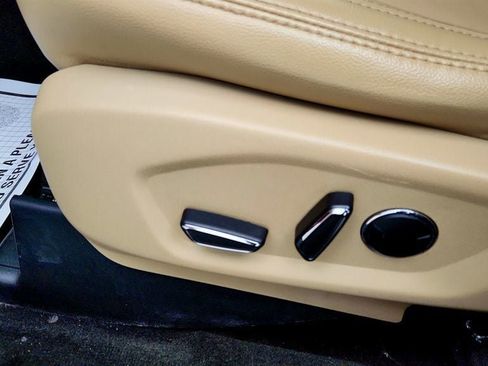 Used 2017 Ford Explorer XLT w/ Equipment Group 202A image 11