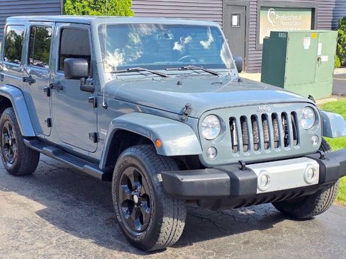 Used 2014 Jeep Wrangler Unlimited Sahara w/ Dual Top Group AWD/4WD image 8