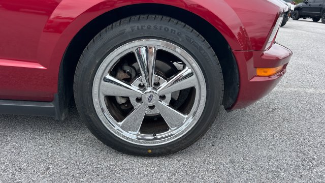 Used 2006 Ford Mustang Convertible RWD image 10