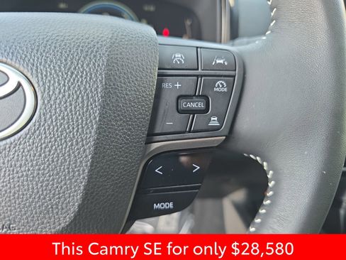 Used 2025 Toyota Camry SE w/ Convenience Package image 24