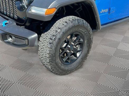 Used 2024 Jeep Wrangler Unlimited AWD/4WD image 29