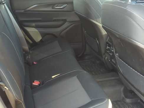 Used 2024 Jeep Grand Cherokee Laredo X image 25