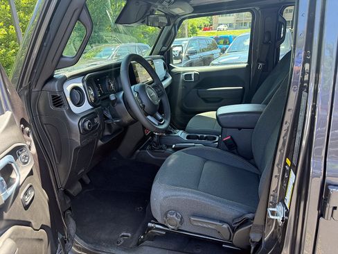 Certified 2026 Jeep Wrangler Unlimited Sport AWD/4WD image 11