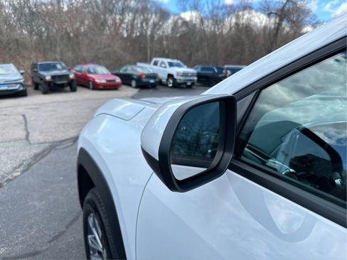 Used 2026 Chevrolet Equinox LT AWD/4WD image 25