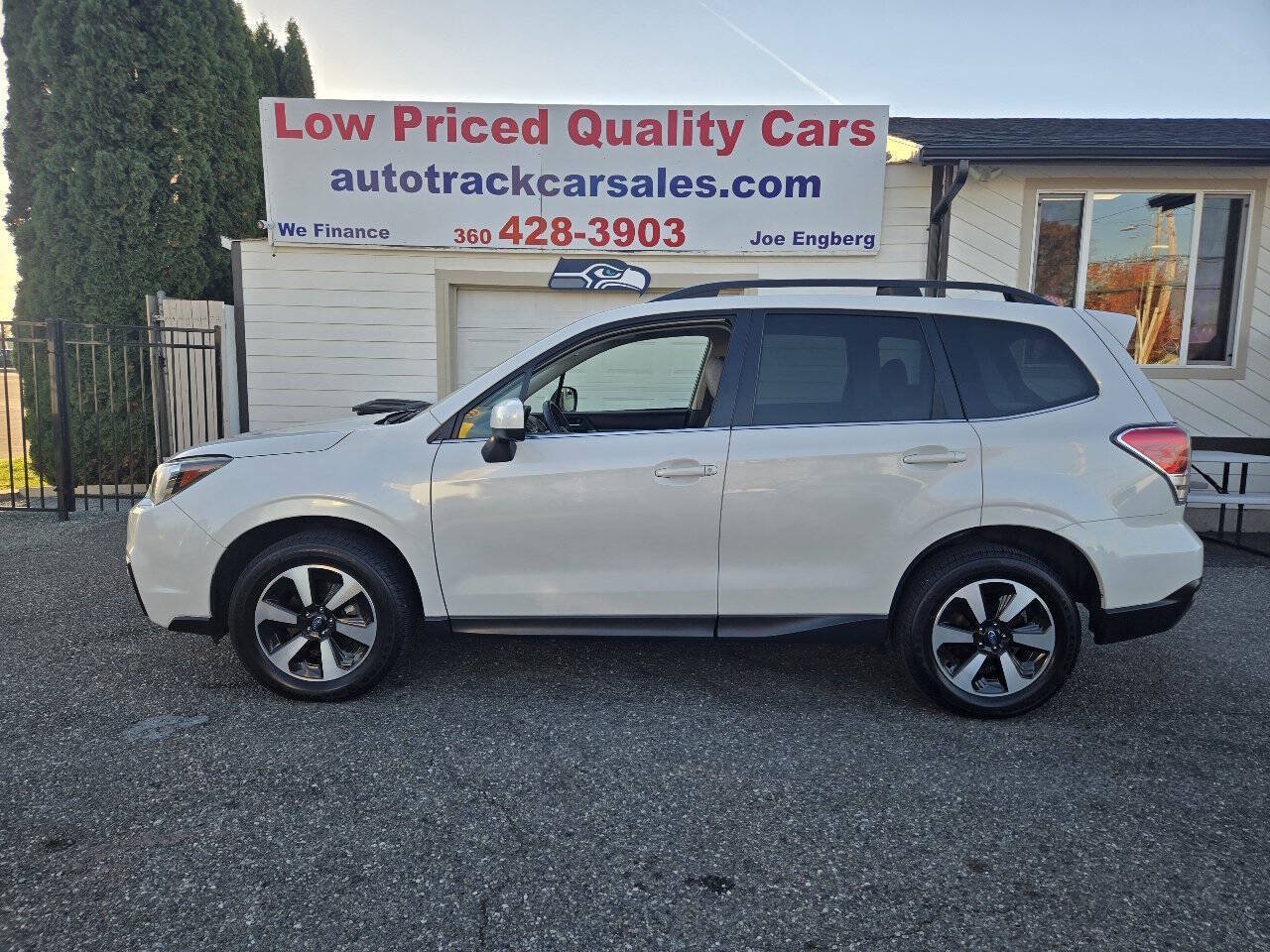 Used 2017 Subaru Forester 2.5i Limited AWD/4WD image 2