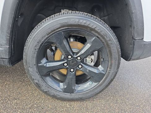 New 2025 Jeep Grand Cherokee Altitude image 33