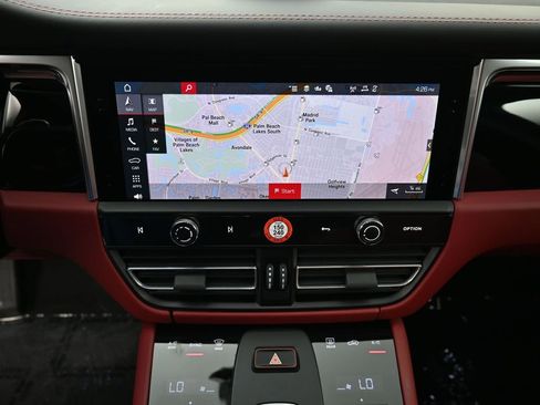 Certified 2025 Porsche Macan image 19