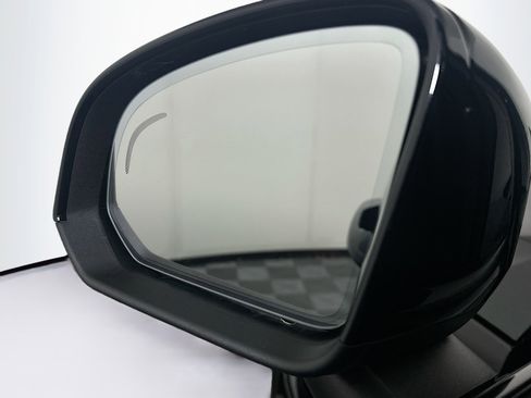 Used 2024 Volvo XC40 B5 Plus AWD/4WD image 16