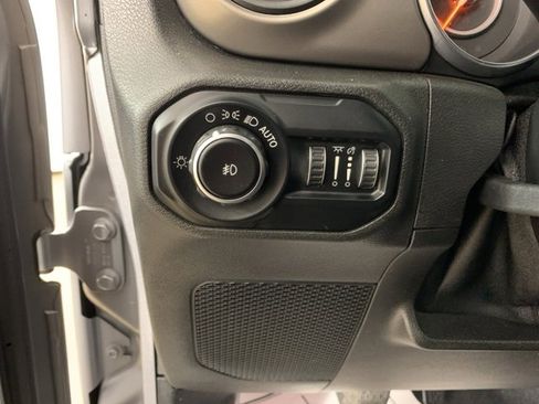 Used 2018 Jeep Wrangler Sport image 17
