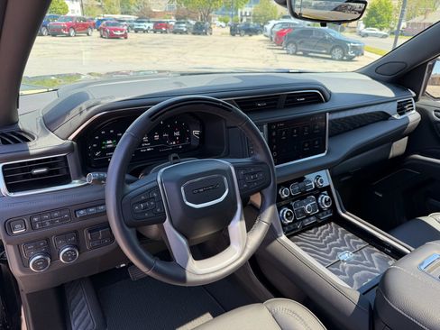 Used 2024 GMC Yukon XL Denali w/ Denali Reserve Package AWD/4WD image 13