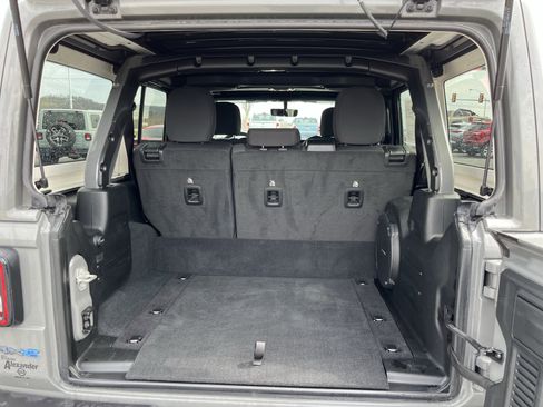 Used 2023 Jeep Wrangler Unlimited w/ Sun & Screen Package image 6