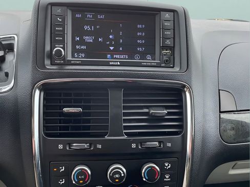 Used 2018 Dodge Grand Caravan SE w/ UConnect Hands-Free Group FWD image 20