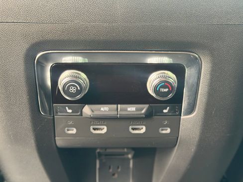 Used 2023 GMC Yukon Denali Ultimate AWD/4WD image 17
