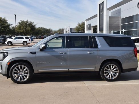 Used 2023 GMC Yukon XL Denali w/ Denali Reserve Package image 12