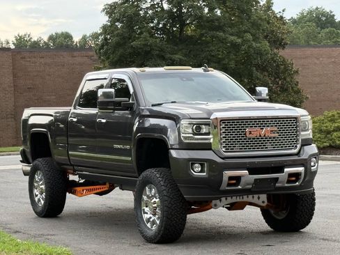 Used 2016 GMC Sierra 2500 Denali w/ Duramax Plus Package AWD/4WD image 3